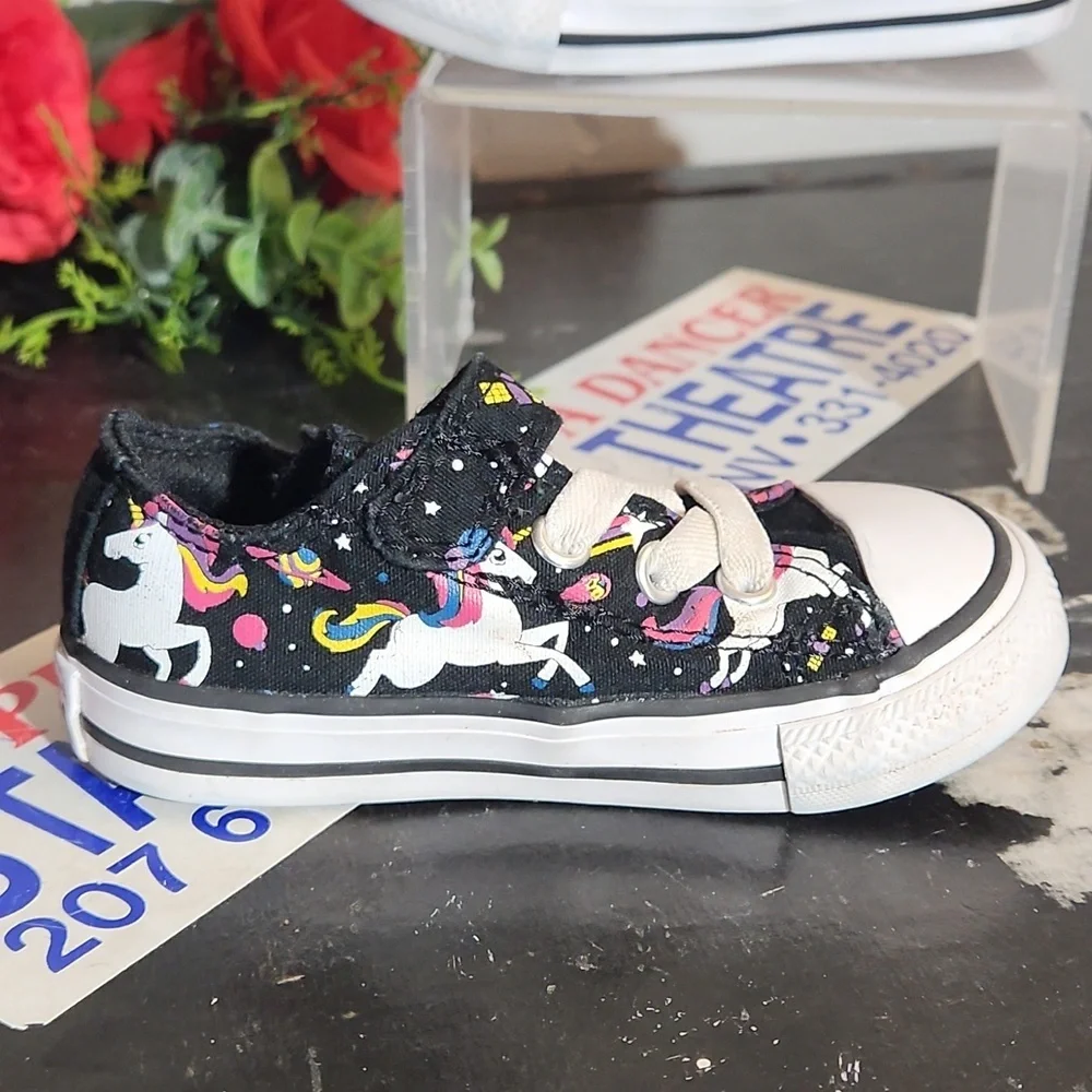 CONVERSE Chuck Taylor Unicorn Sneaker 5M Toddler